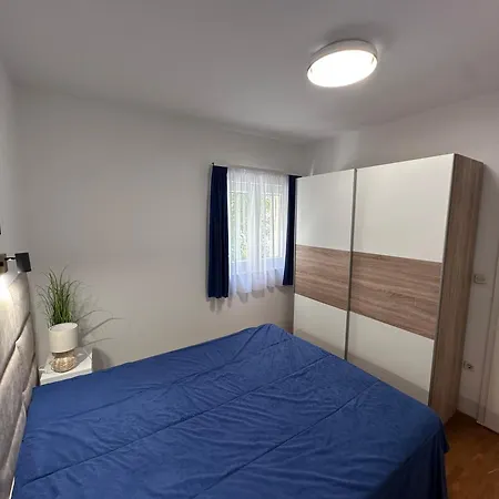 Apartment Time Off *